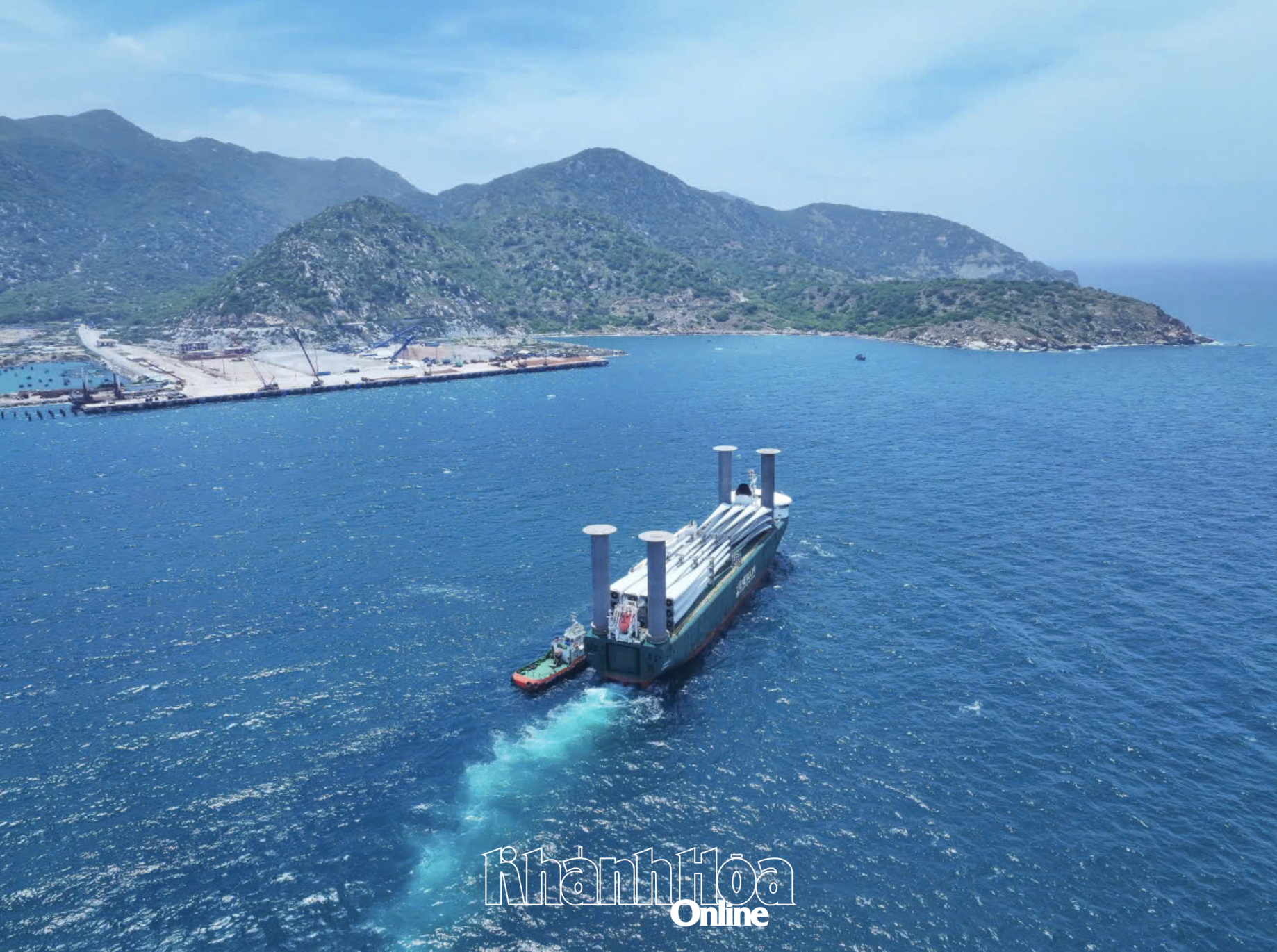 Cảng tổng hợp Cà Ná và khu vực Dự án Nhà máy Nhiệt điện LNG Cà Ná.