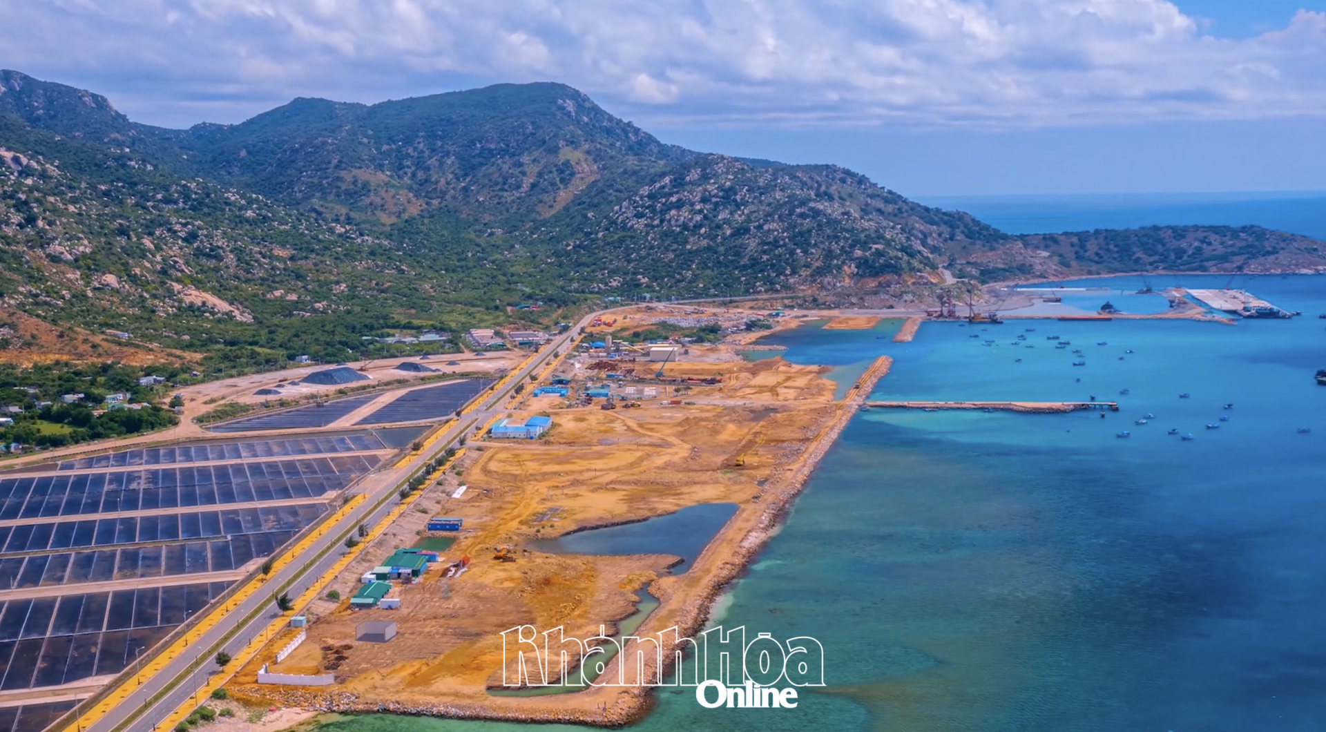 Khu vực thực hiện Tổ hợp công nghiệp - năng lượng Cà Ná.