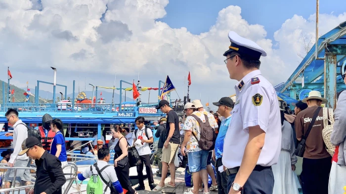 Nha Trang nhộn nhịp ngày đầu kỳ nghỉ lễ 30-4 và 1-5