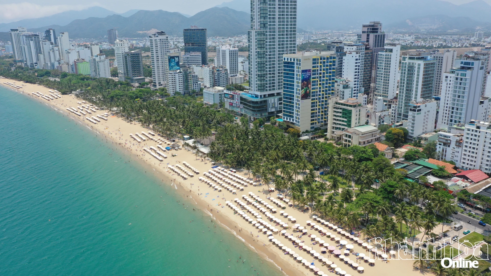 Bãi tắm khu vực đối diện đường Trần Phú (phường Nha Trang)