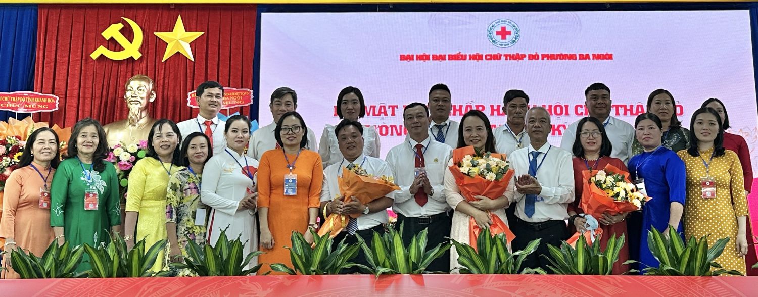 Ban Chấp hành Hội Chữ thập đỏ phường Ba Ngòi nhiệm kỳ 2026 - 2031 ra mắt tại đại hội.