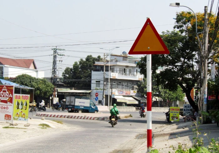 Biển báo giao thông bị lắp ngược