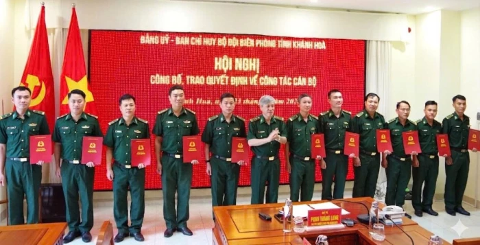 Bộ đội Biên phòng tỉnh Khánh Hòa công bố và trao quyết định về công tác cán bộ