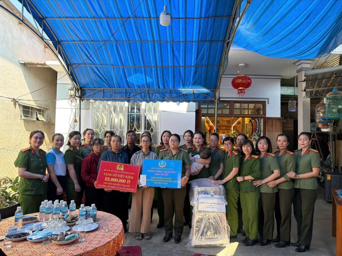 [Video] Hội Phụ nữ Công an tỉnh Khánh Hòa nhận đỡ đầu con đồng chí Thiếu tá Nguyễn Xuân Hải