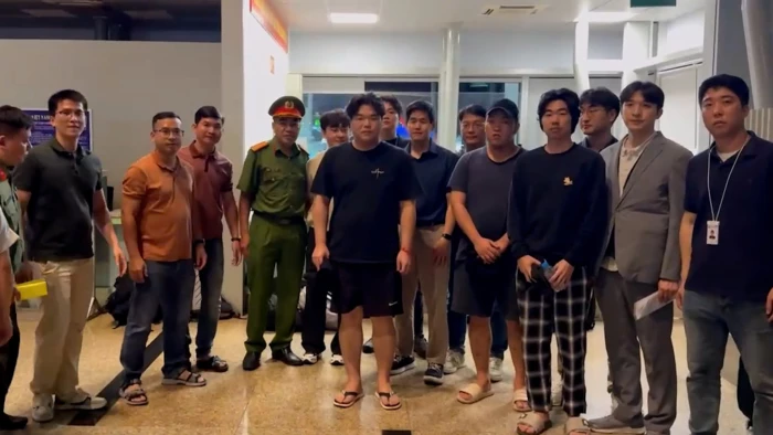 [Video] Bắt giữ, bàn giao 3 đối tượng bị truy nã đỏ cho Cảnh sát Hàn Quốc