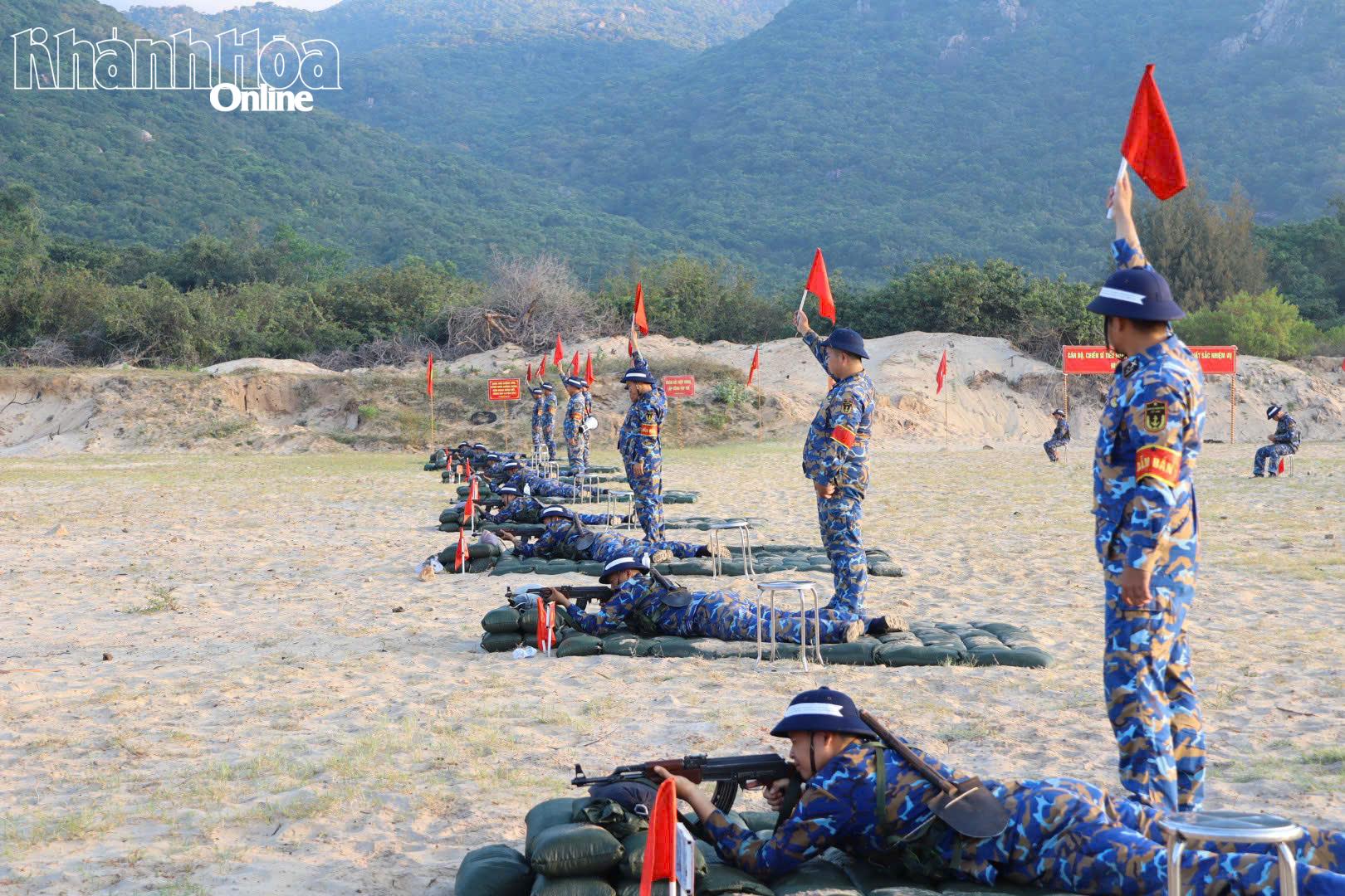 Quang cảnh buổi tập bắn đạn thật