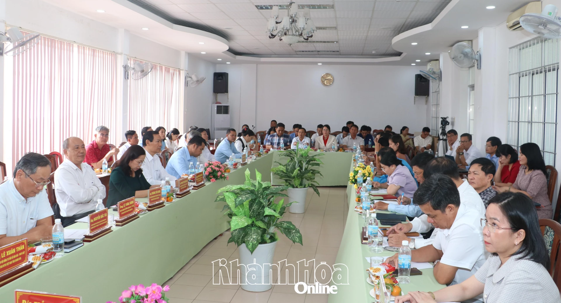 Các đại biểu tham dự buổi tọa đàm