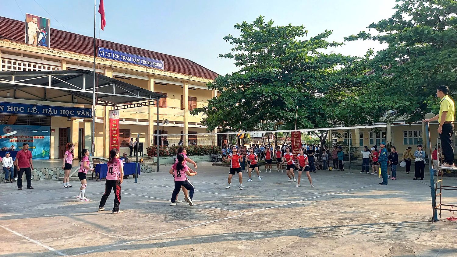 Các đội thi đấu tại giải.