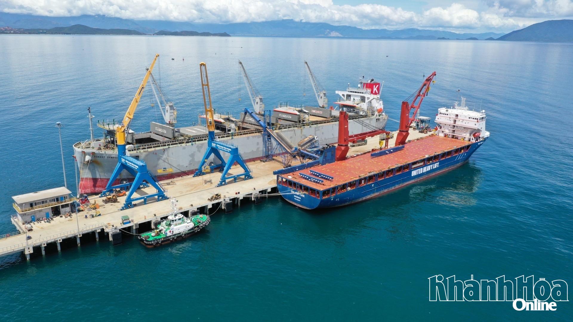 Một góc Cảng tổng hợp Nam Vân Phong.