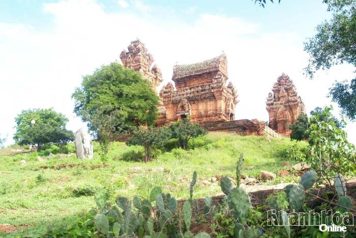 Những con đường mênh mang nắng