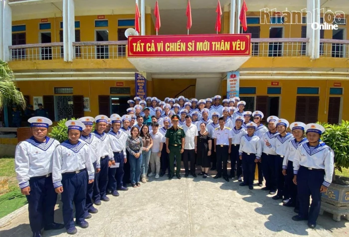 Gần 1.300 thân nhân thăm, động viên chiến sĩ mới tại Lữ đoàn 957