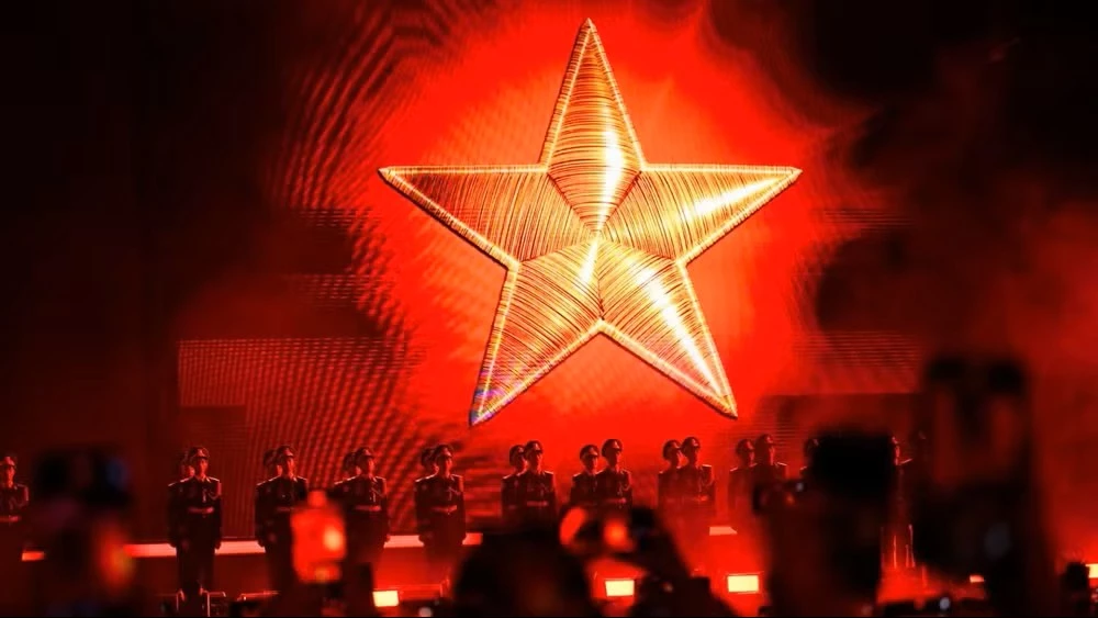 “Tổ quốc trong tim” - chương trình nghệ thuật đặc biệt do Báo Nhân Dân, Ủy ban nhân dân thành phố Hà Nội phối hợp tổ chức. (Ảnh: BÁO NHÂN DÂN)