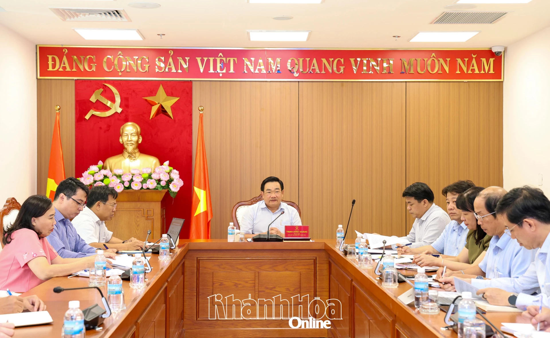 Phó Chủ tịch UBND tỉnh Trịnh Minh Hoàng phát biểu tại cuộc họp.