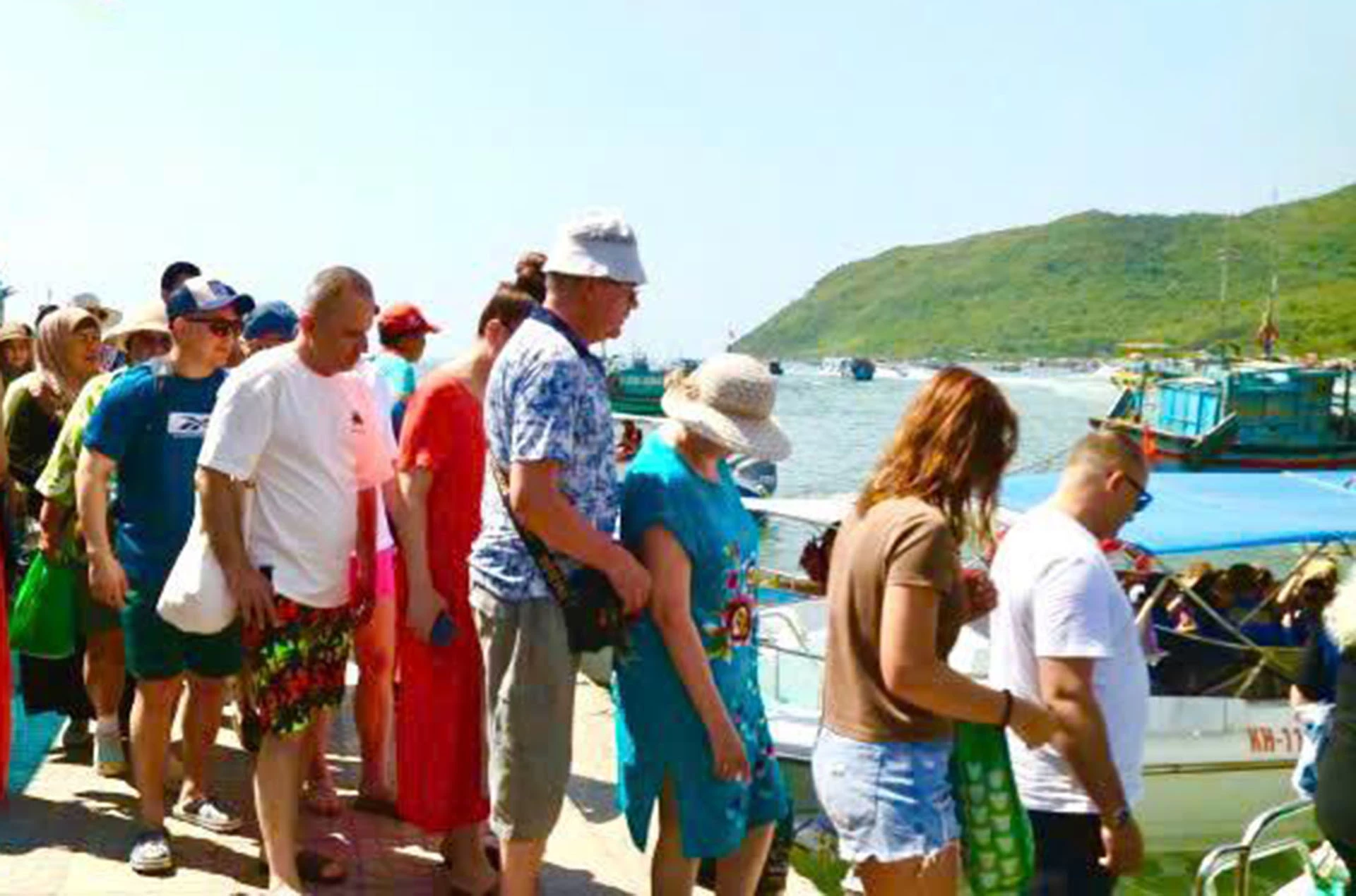 Khách du lịch đến Khánh Hòa tăng mạnh trong dịp nghỉ lễ Giỗ Tổ Hùng Vương