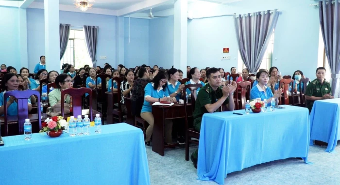 Hội Liên hiệp Phụ nữ phường Cam Ranh phối hợp tuyên truyền biển, đảo