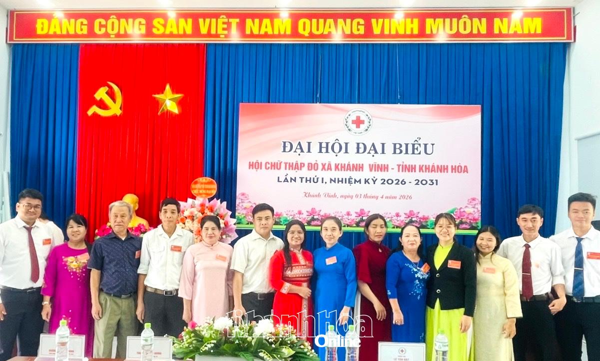 Ban Chấp hành Hội Chữ thập đỏ xã Khánh Vĩnh nhiệm kỳ 2026 - 2031 ra mắt tại đại hội.