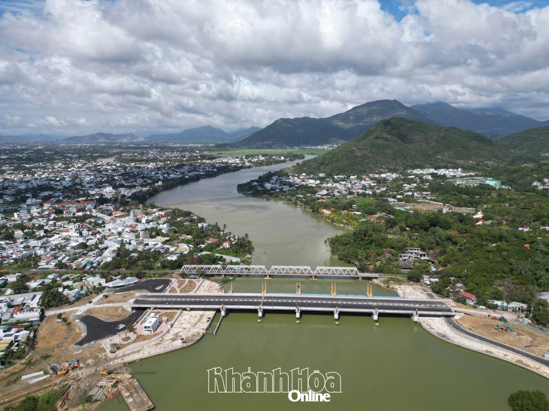 Đập ngăn mặn trên sông Cái Nha Trang đã được nghiệm thu, bàn giao.