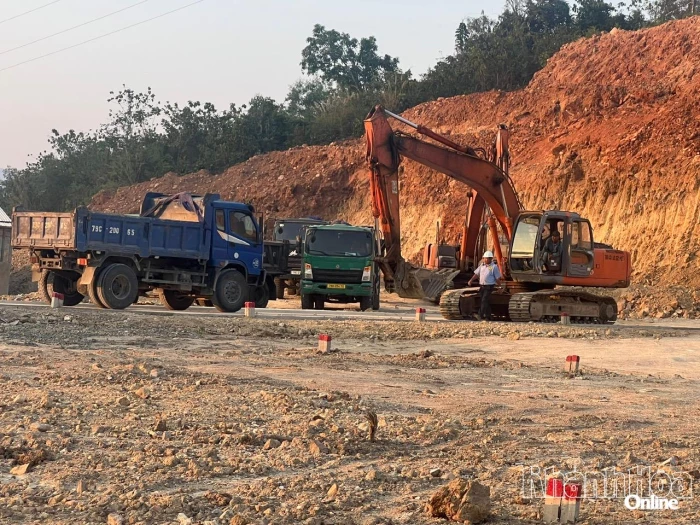 UBND tỉnh: Chấn chỉnh công tác quản lý đất đai, xử lý dứt điểm vi phạm tại Diên Lạc