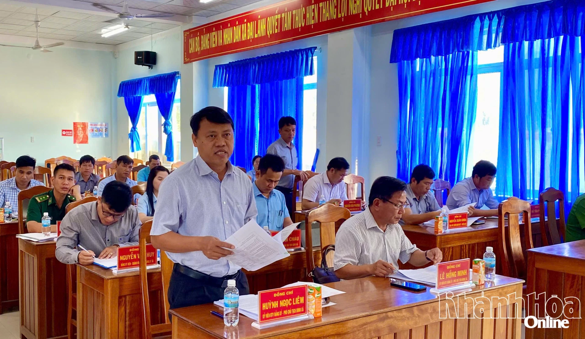 Lãnh đạo UBND xã báo cáo tại hội nghị.