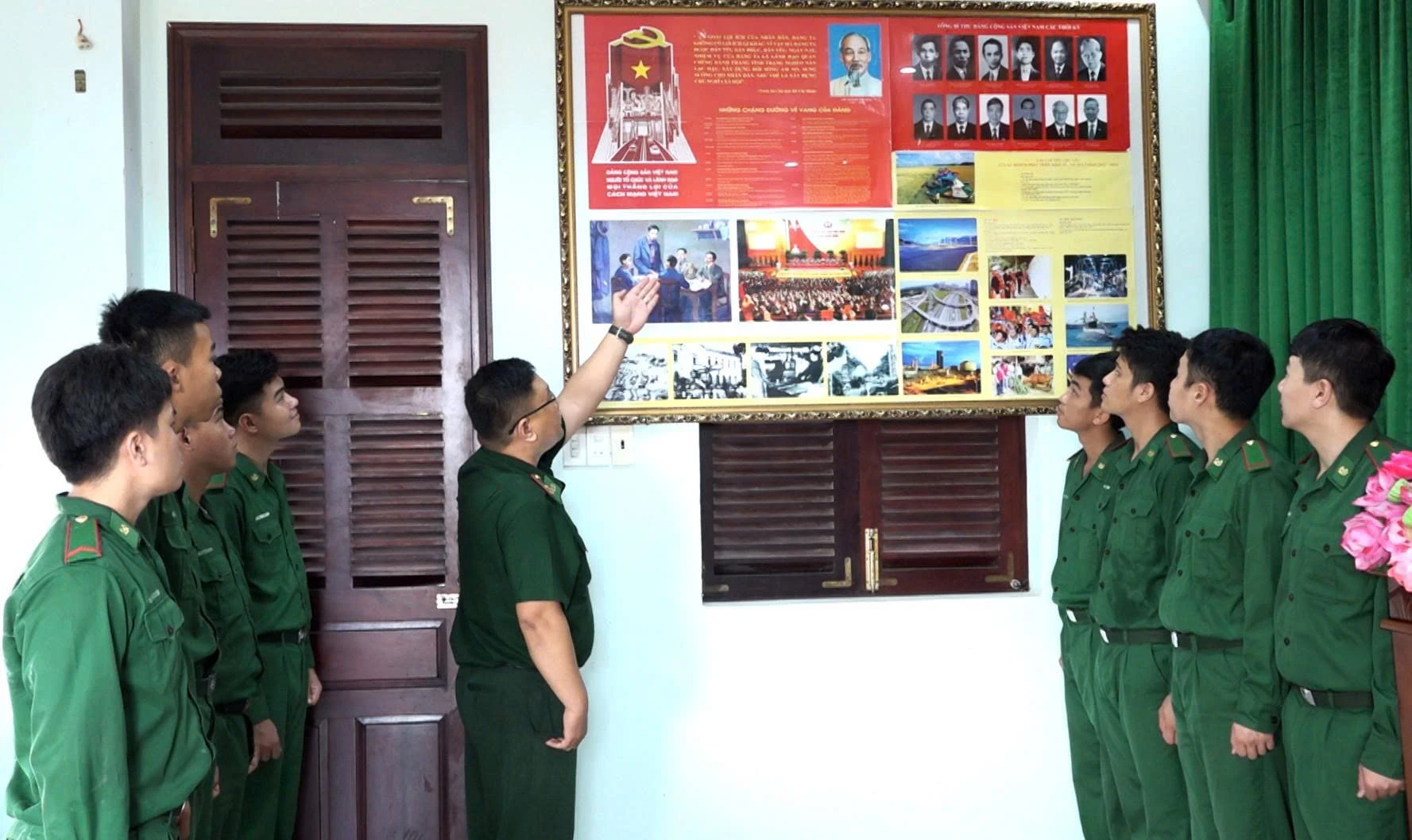 Cán bộ, chiến sĩ Đồn Biên phòng Cầu Bóng