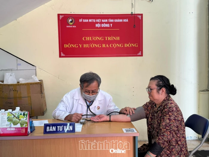 Hội Đông y tỉnh Khánh Hòa khám bệnh từ thiện cho hơn 50 người cao tuổi