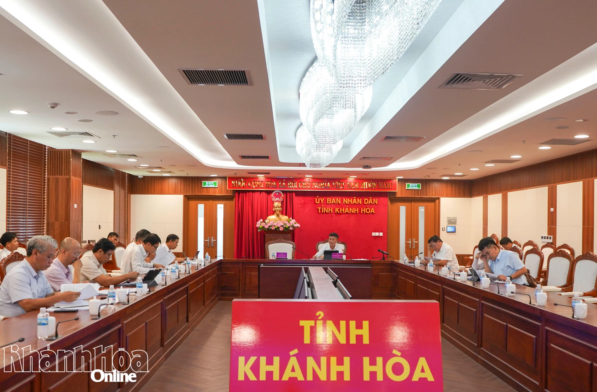 Quang cảnh cuộc họp.