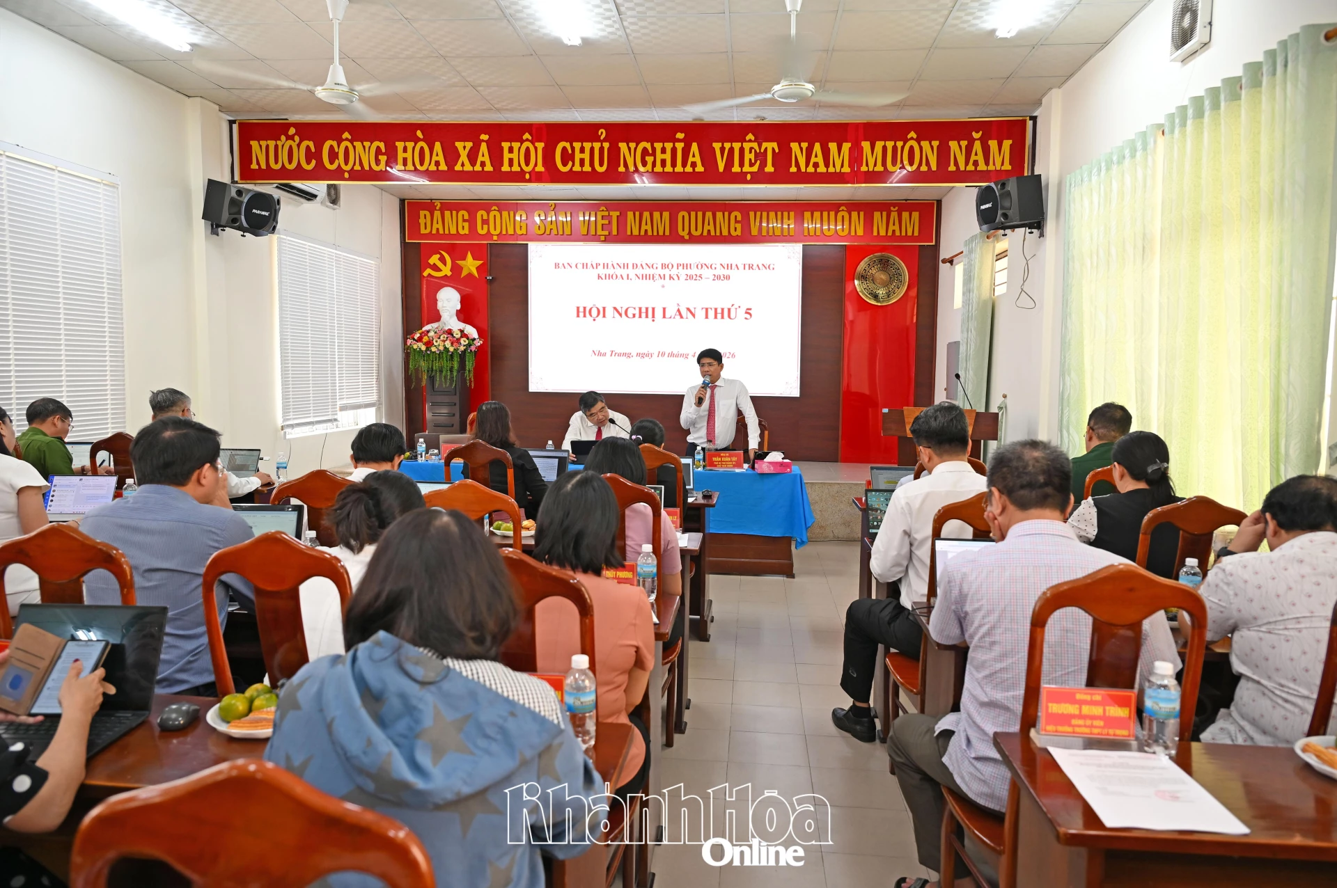 Quang cảnh hội nghị.