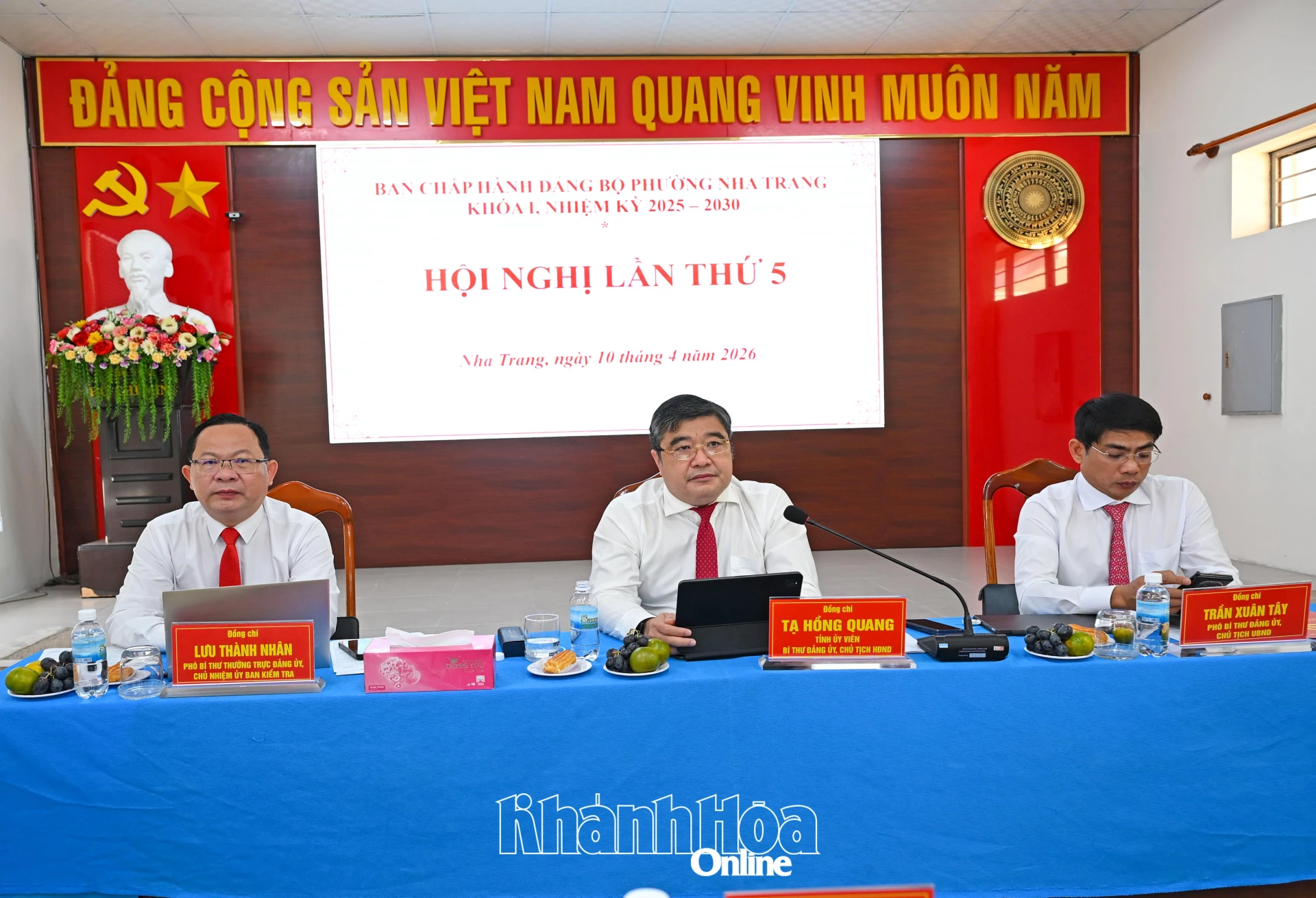 Thường trực Đảng ủy phường chủ trì hội nghị.