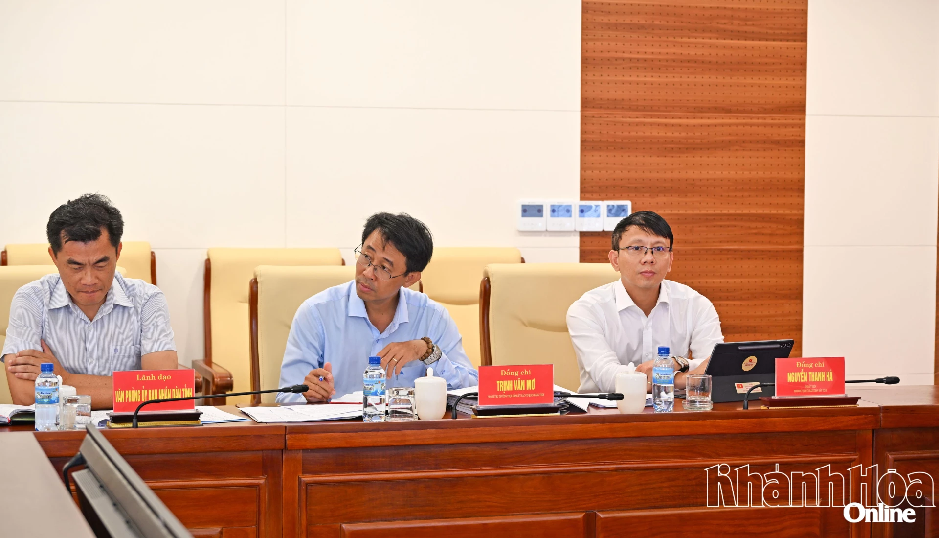 Đồng chí Nguyễn Thanh Hà và lãnh đạo các sở, ngành tham dự hội nghị.