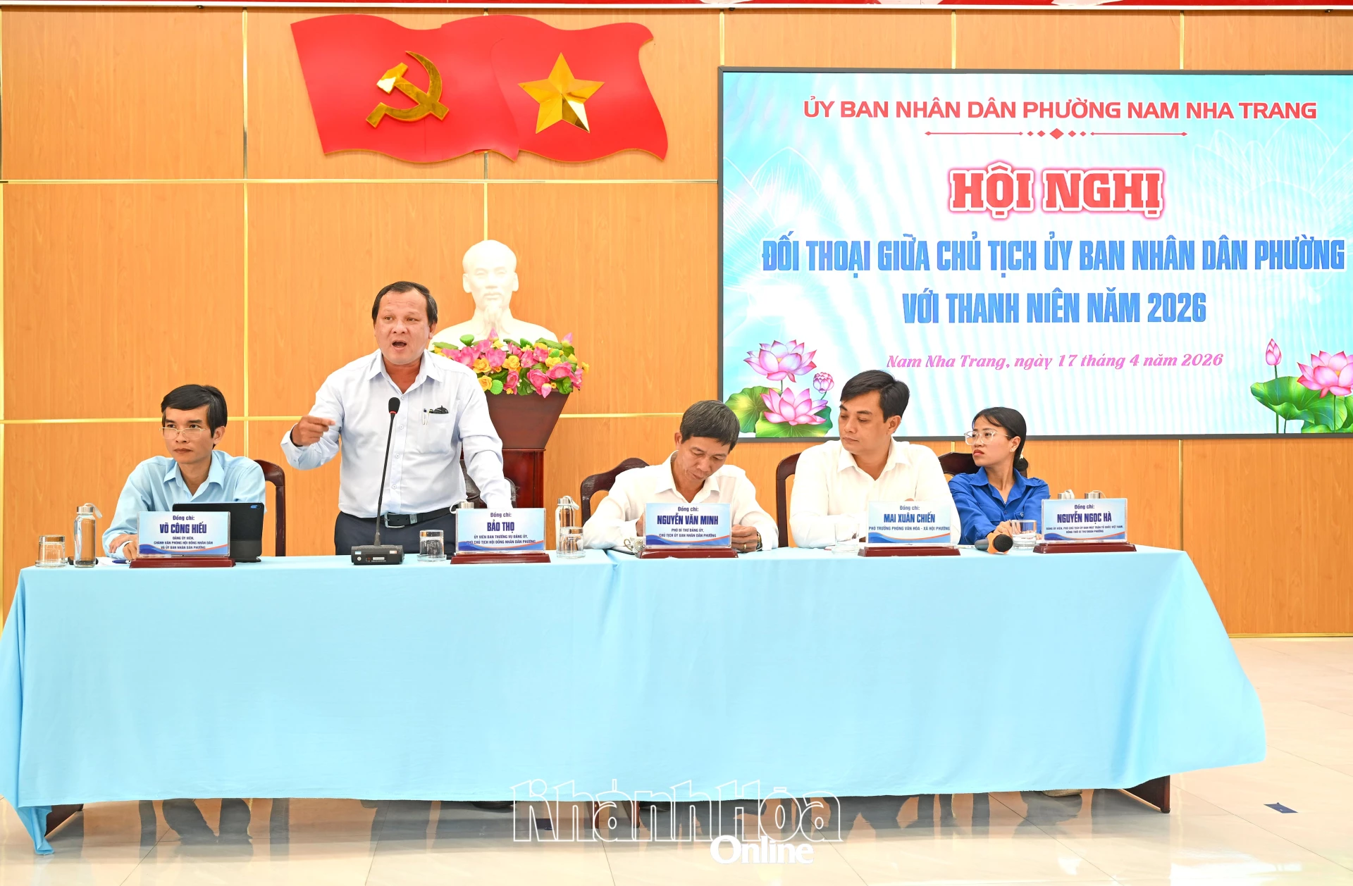 Phó Chủ tịch HĐND phường Bảo Thọ phát biểu ý kiến.  