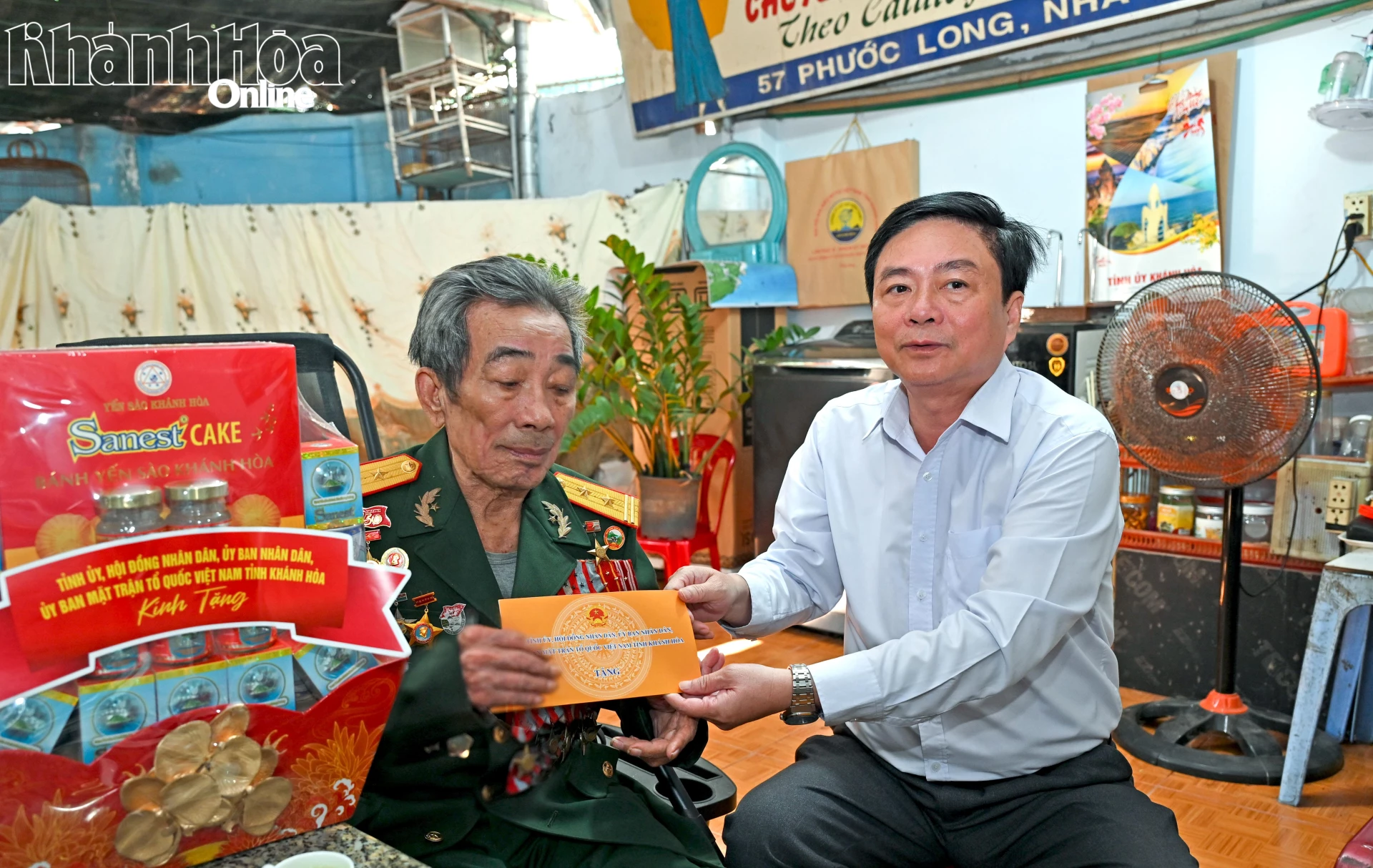 Phó Chủ tịch Thường trực HĐND tỉnh Lữ Thanh Hải thăm, tặng quà 2 Anh hùng Lực lượng vũ trang nhân dân