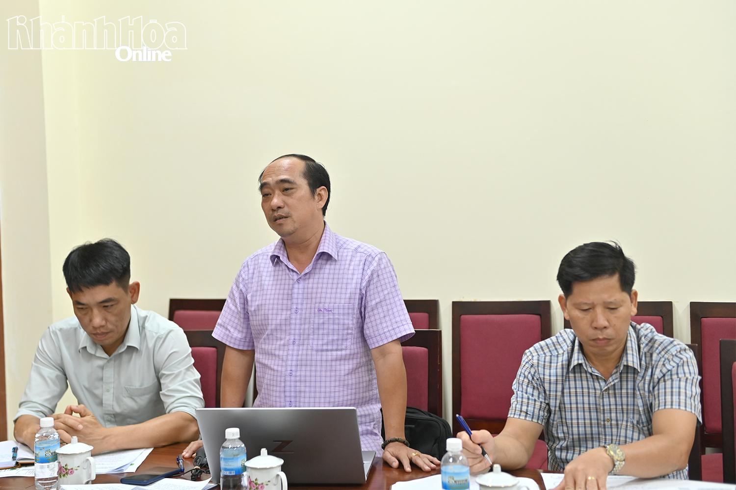 Lãnh đạo Báo và Phát thanh, Truyền hình Khánh Hòa đóng góp ý kiến trong công tác tuyên truyền giải đấu.