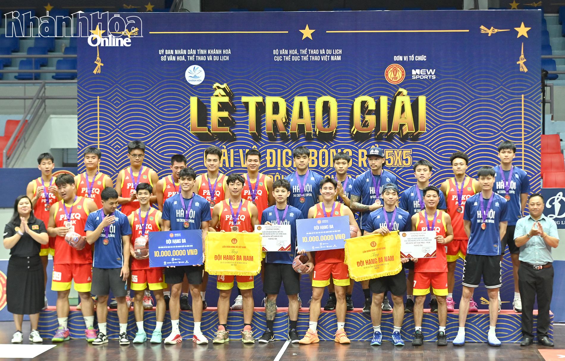 Hai đội nam Hà Nôi và Phòng không Không quân-Peak đồng hạng ba.