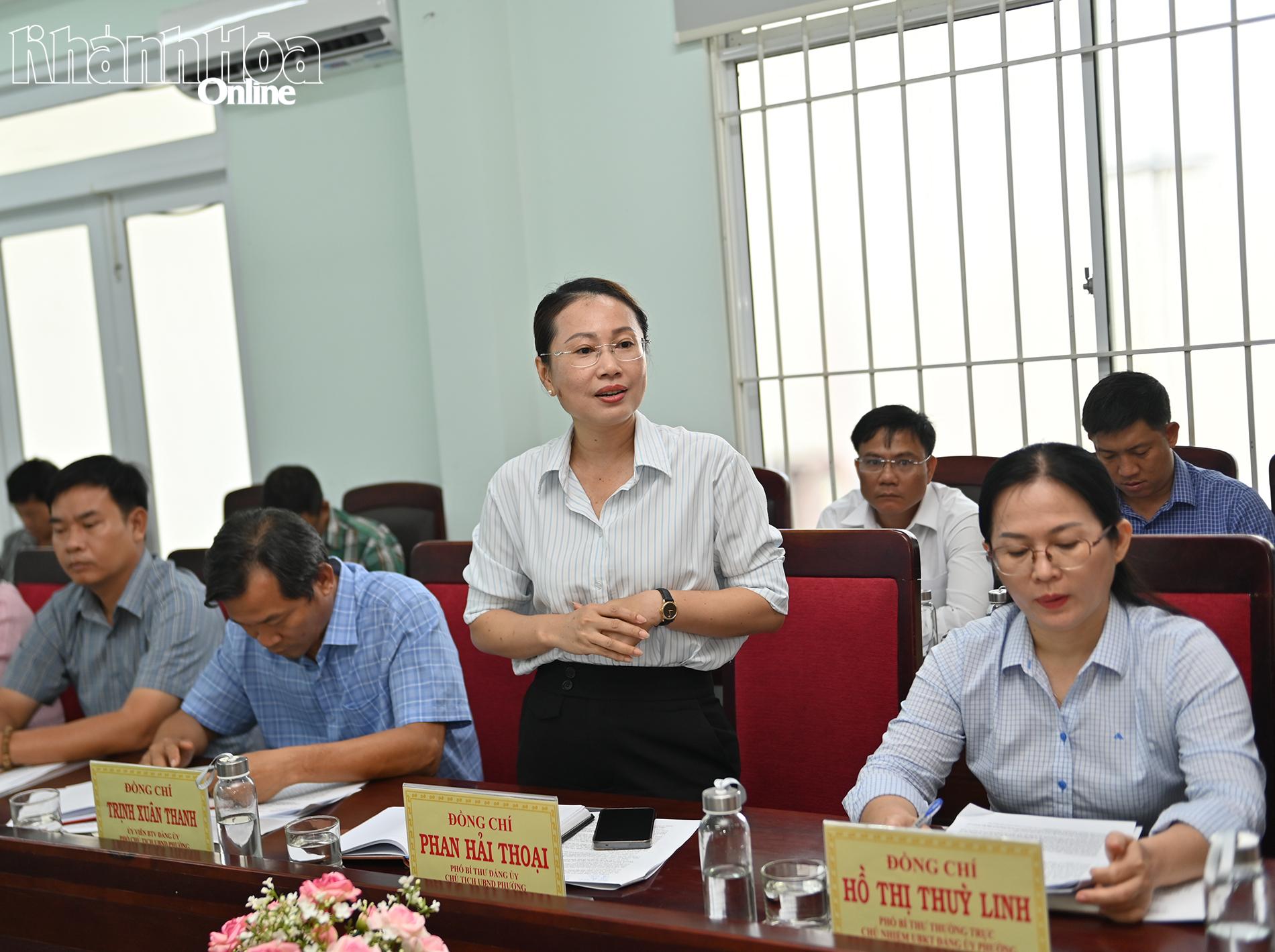 Lãnh đạo UBND phường Hòa Thắng báo cáo tình hình phát triển kinh tế-xã hội quý I năm 2026 của phường.