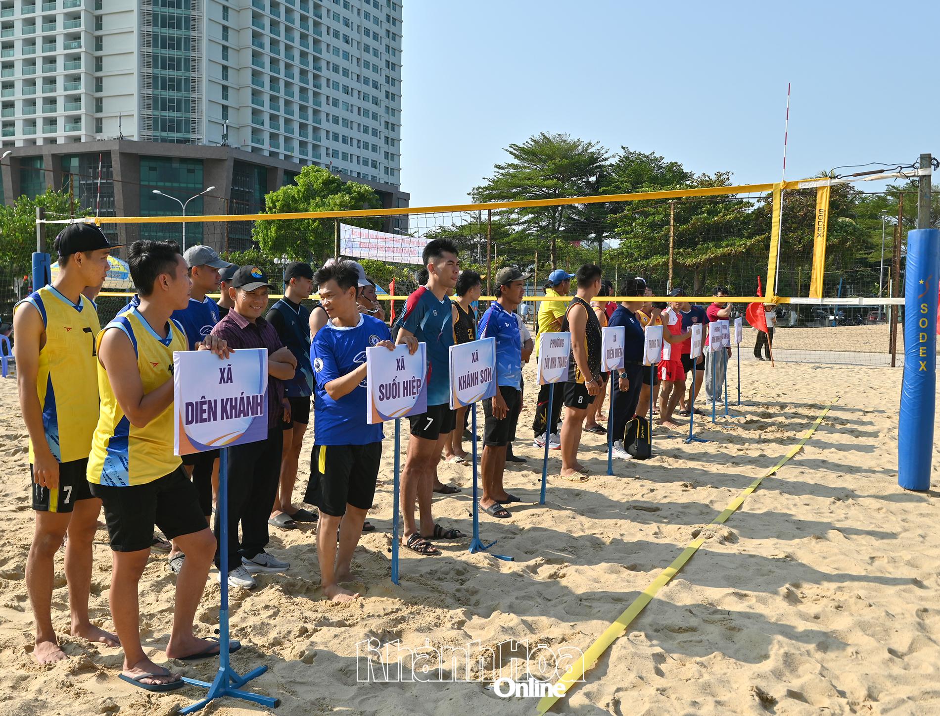 Các đội bóng tham dự giải đấu.