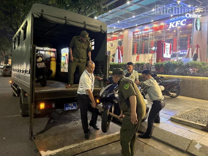 Phường Nha Trang: Tiếp tục xử lý nhiều trường hợp kinh doanh, để xe lấn chiếm lòng đường, vỉa hè 