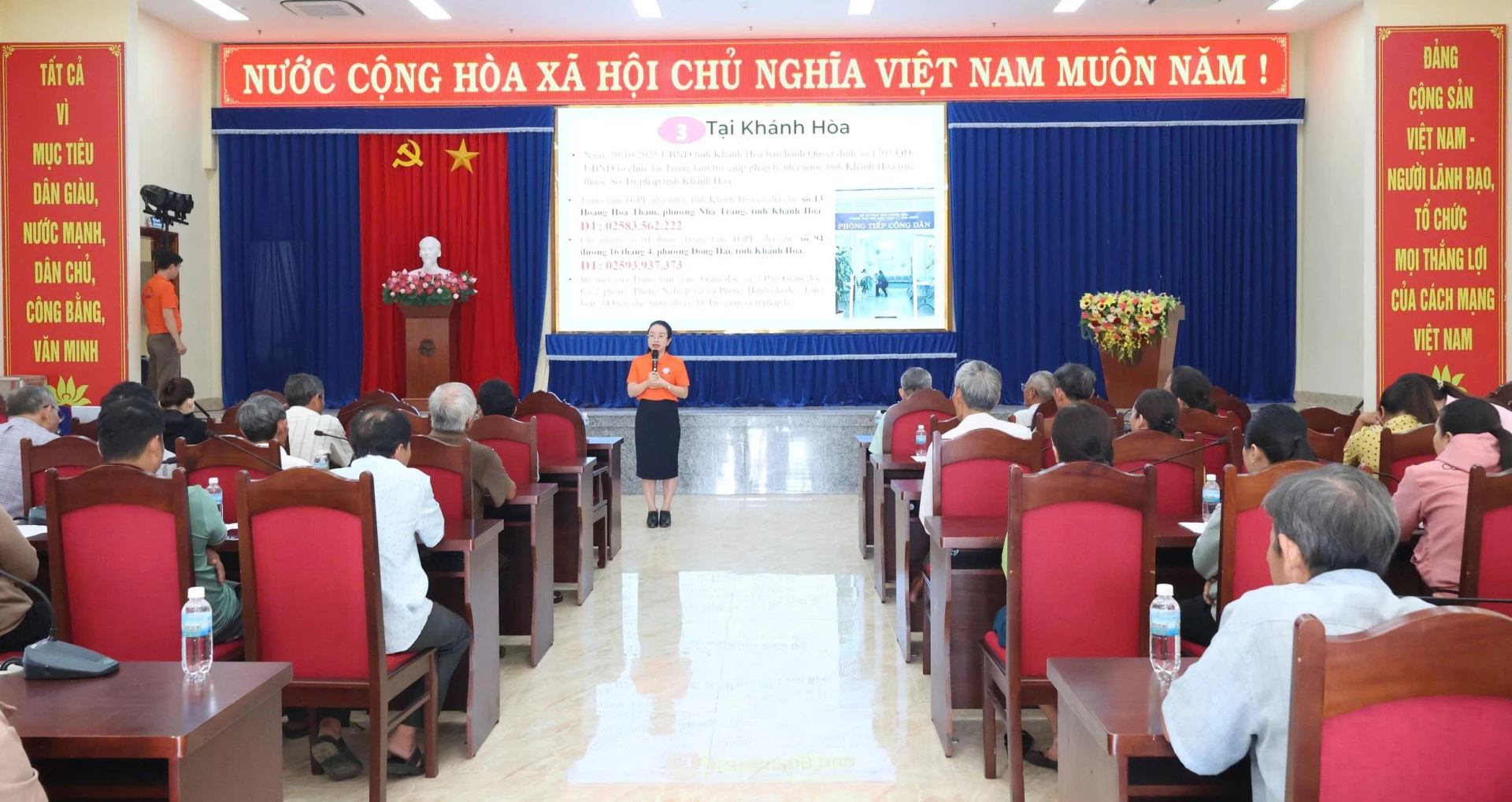 Quang cảnh hội nghị.
