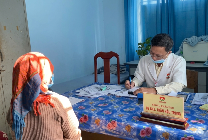 Khám sức khỏe miễn phí cho 120 phụ nữ và hội viên Hội Chữ thập đỏ xã Khánh Vĩnh