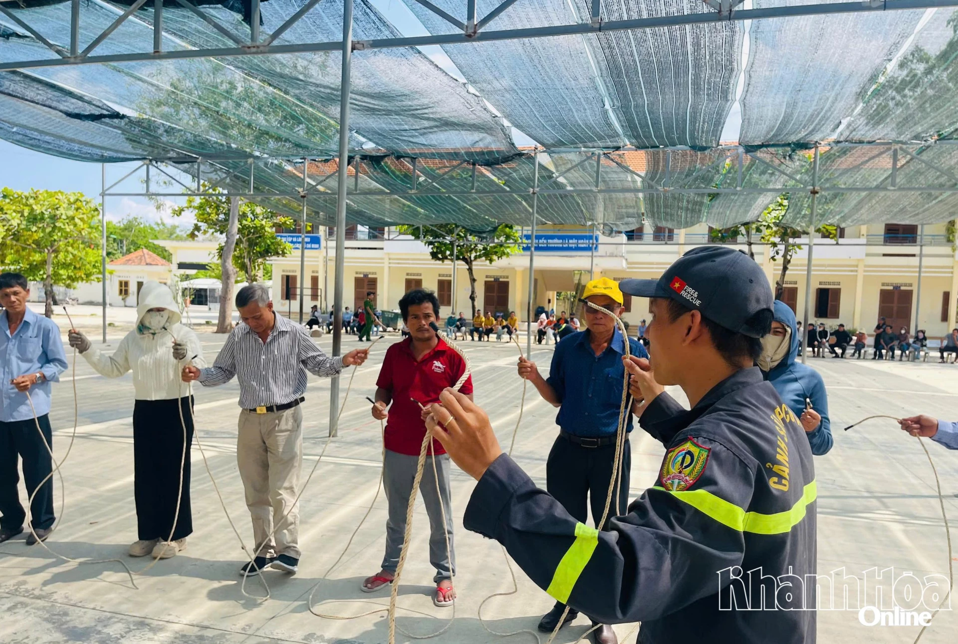 Hướng dẫn kỹ thuật buộc dây phục vụ công tác cứu nạn, cứu hộ.