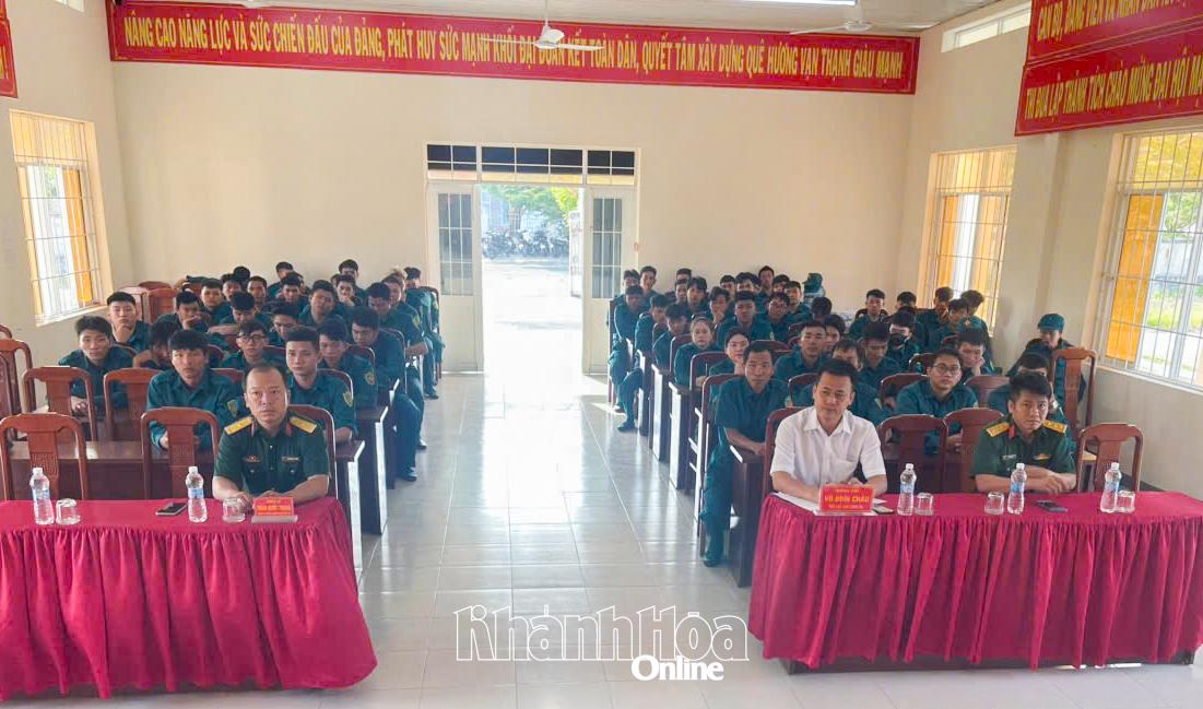 Các đại biểu tham dự khai mạc khóa huấn luyện.