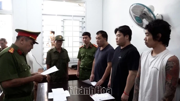 Bắt giữ, bàn giao 3 đối tượng bị truy nã đỏ cho Cảnh sát Hàn Quốc