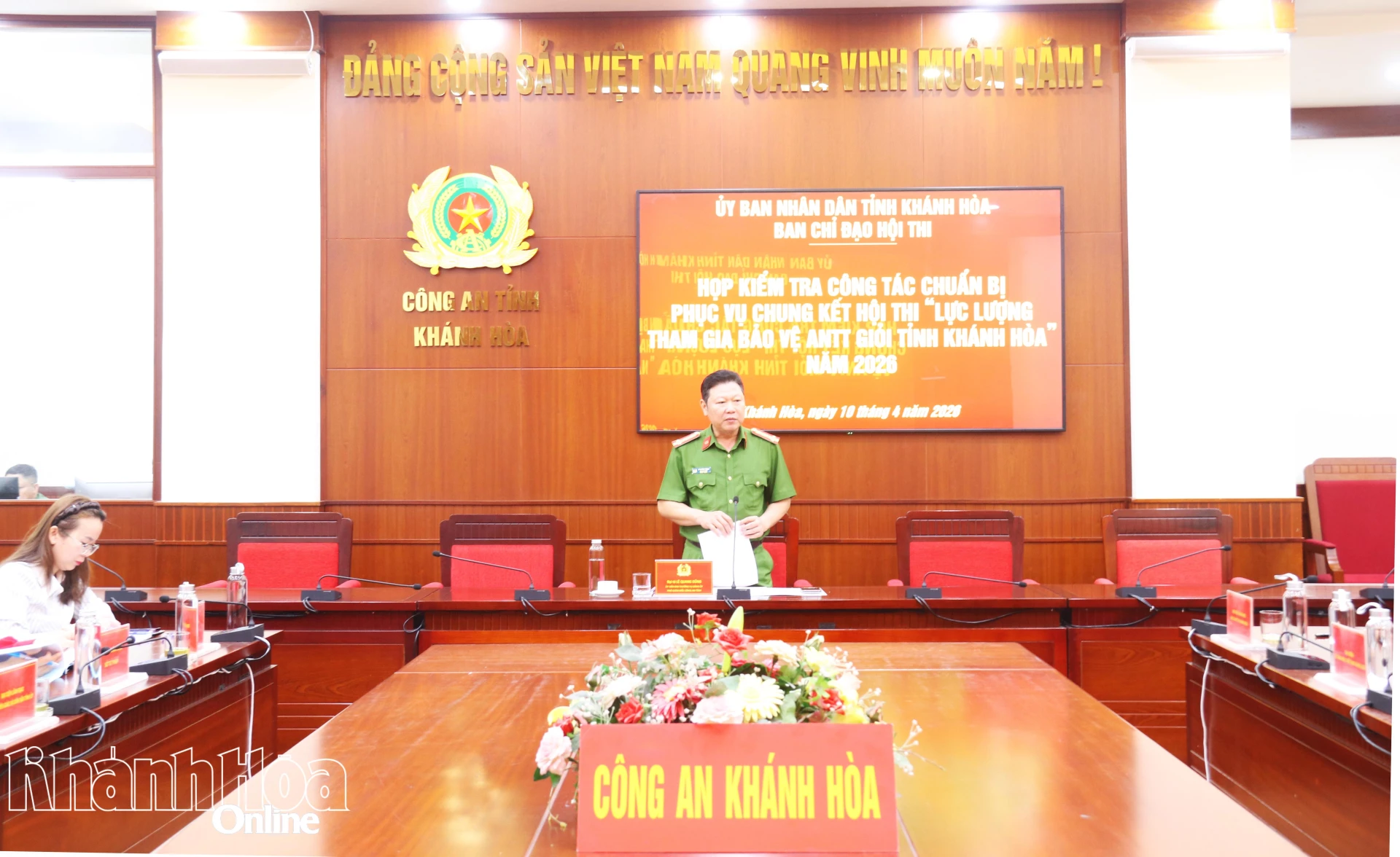 Đại tá Lê Quang Dũng phát biểu tại cuộc họp.