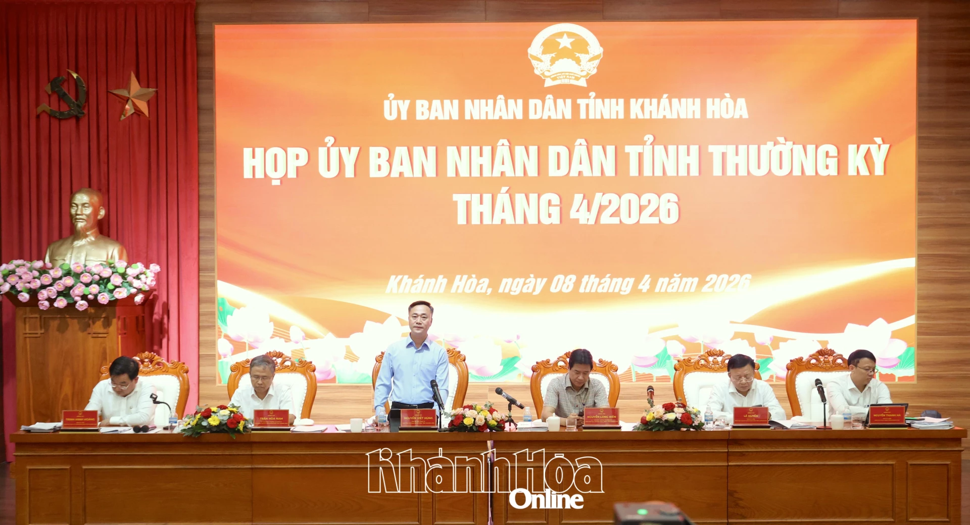 Các đồng chí chủ trì cuộc họp.