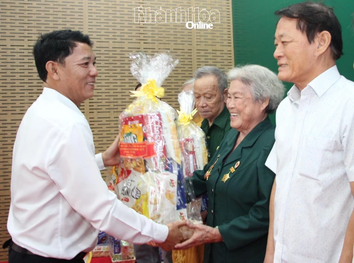 Tiếp tục đẩy mạnh vận động xây dựng Quỹ Đền ơn đáp nghĩa