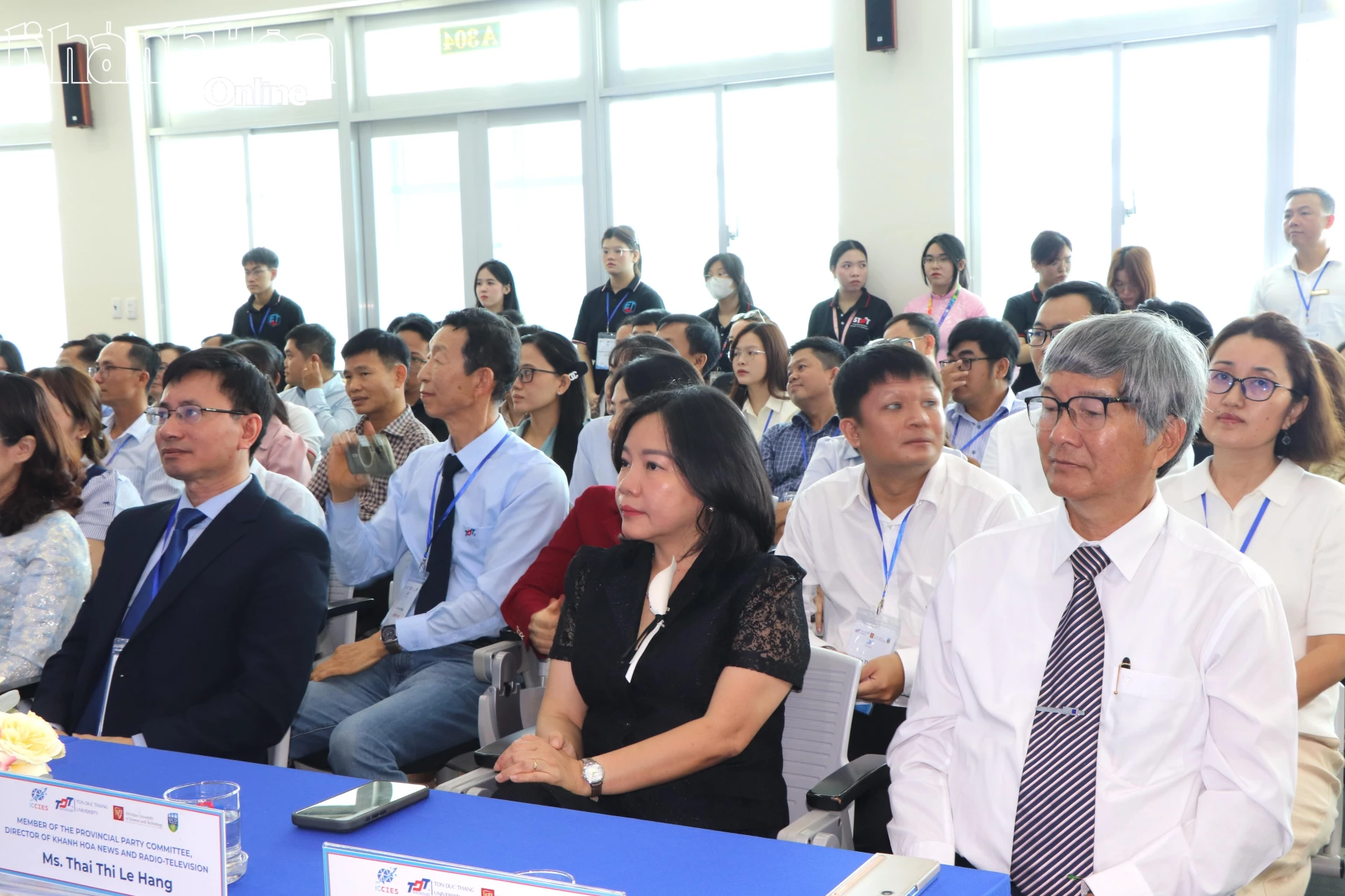 Các đại biểu tham dự hội thảo.