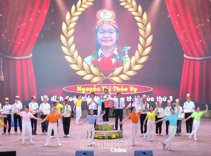 Trường THCS Âu Cơ tổ chức vòng chung kết cuộc thi “Nhà thông thái - Chinh phục đỉnh cao trí tuệ” mùa 3