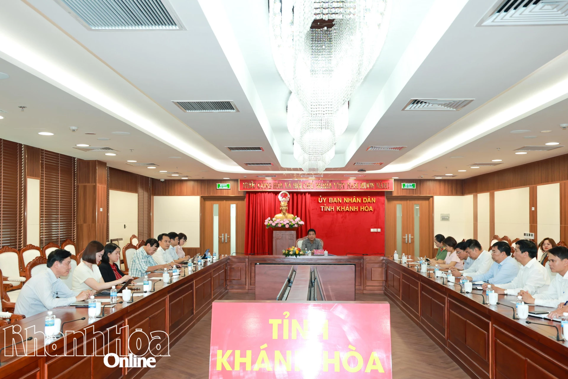 Quang cảnh tham dự cuộc họp tại điểm cầu tỉnh Khánh Hòa.

