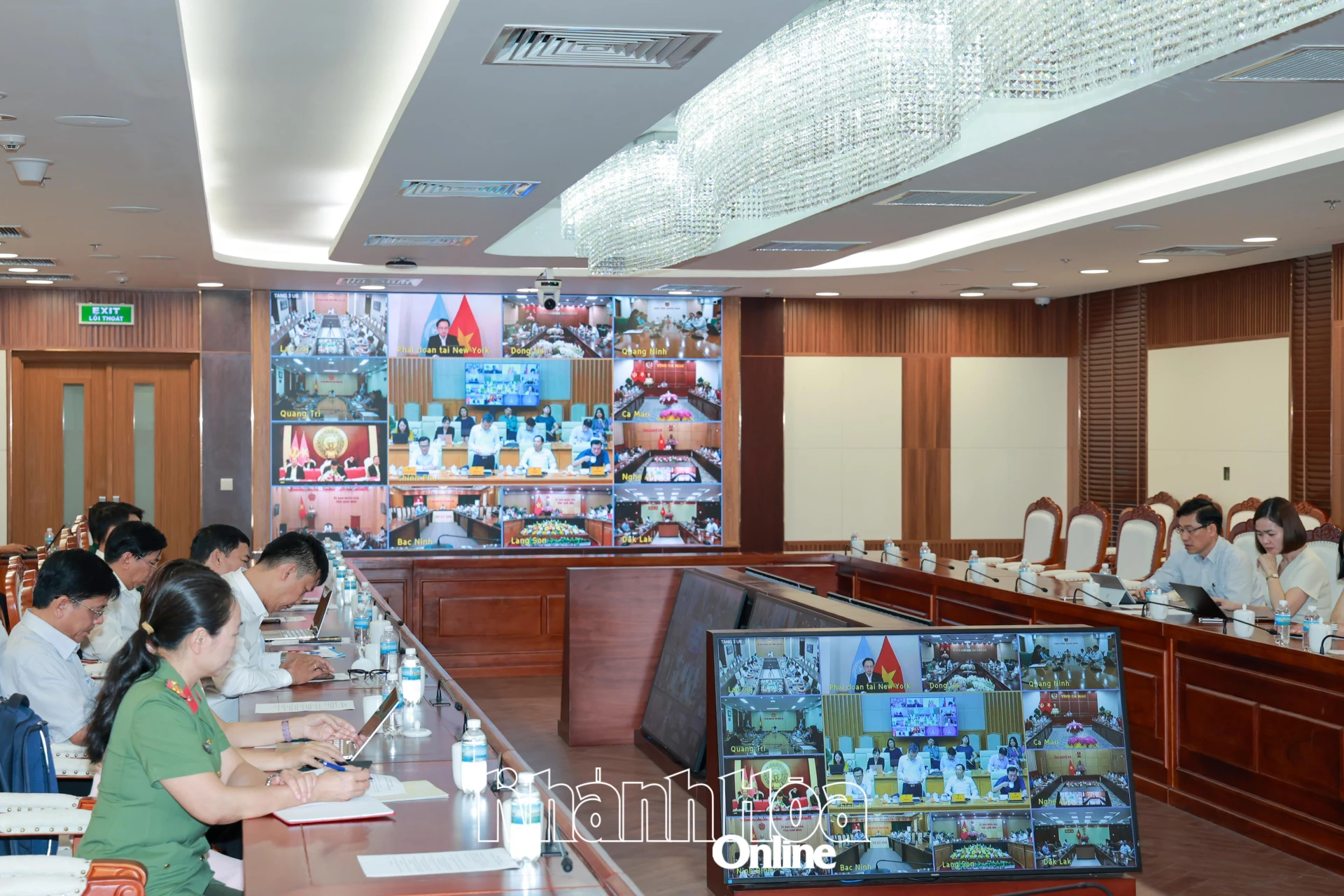 Quang cảnh tham dự cuộc họp tại điểm cầu tỉnh Khánh Hòa.

