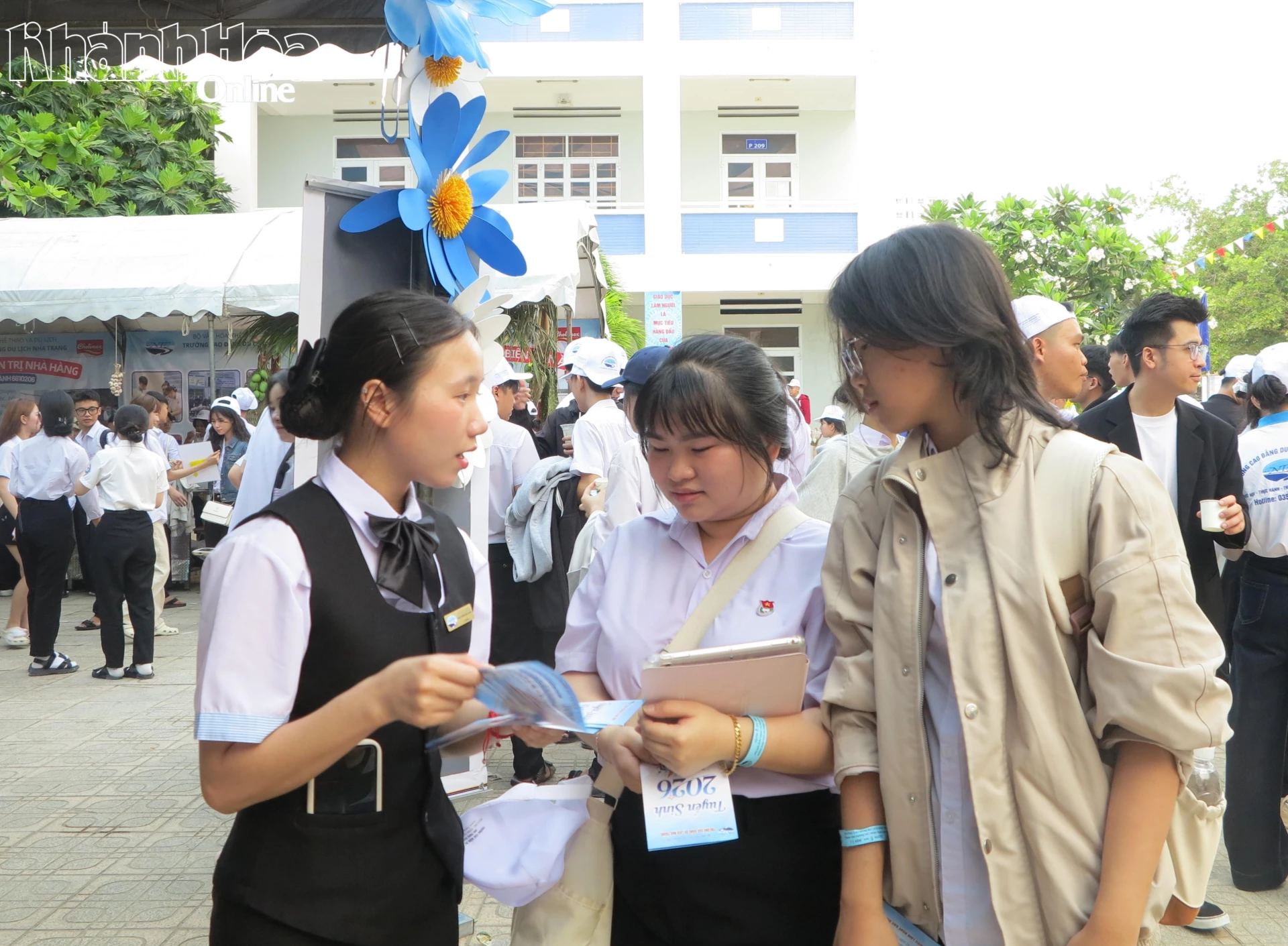 Tư vấn hướng nghiệp cho học sinh THPT. 