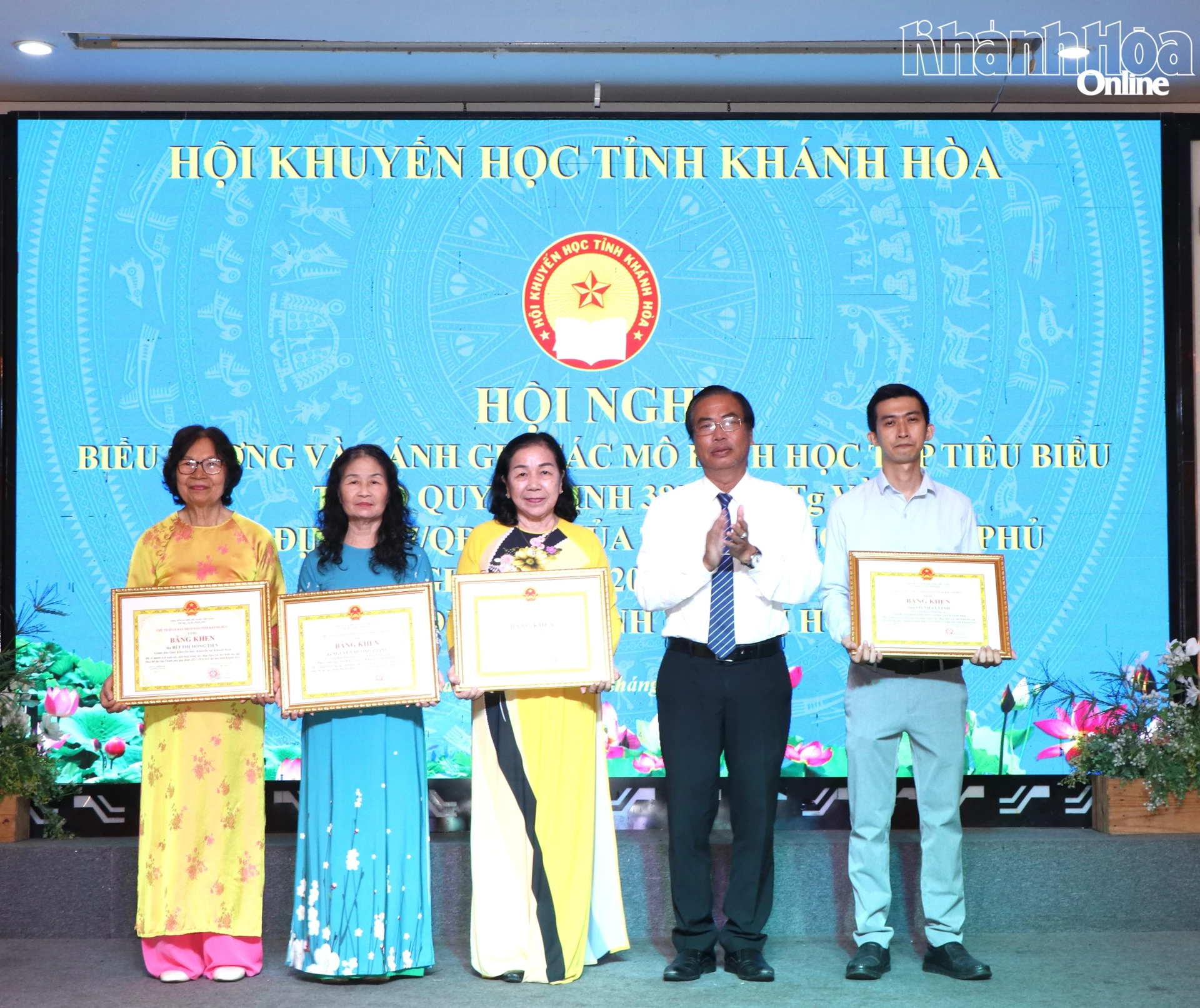 Các cá nhân nhận bằng khen của UBND tỉnh.